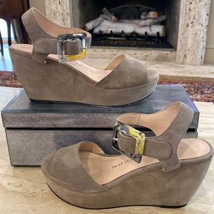 SACHA LONDON OTELO-B TAUPE WEDGES SZ 7.5 $45